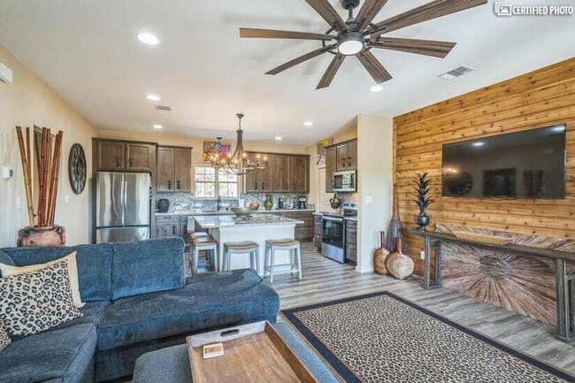 Building Photo - 505 Heron Dr