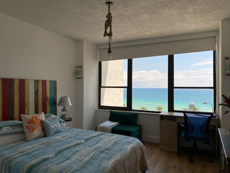 Building Photo - 3505 S Ocean Dr