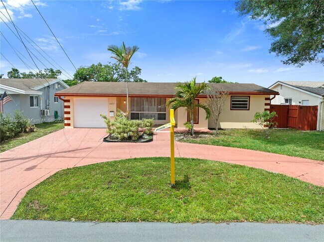 Building Photo - 6637 Ficus Dr