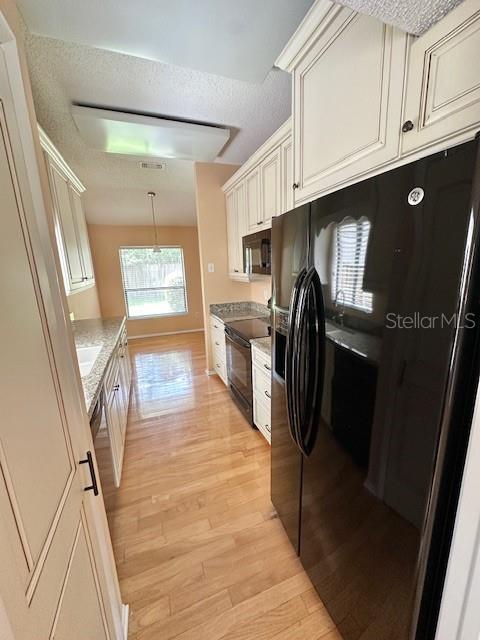 Building Photo - 587 Holbrook Cir