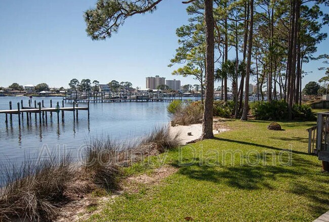Building Photo - 6903 N Lagoon Dr