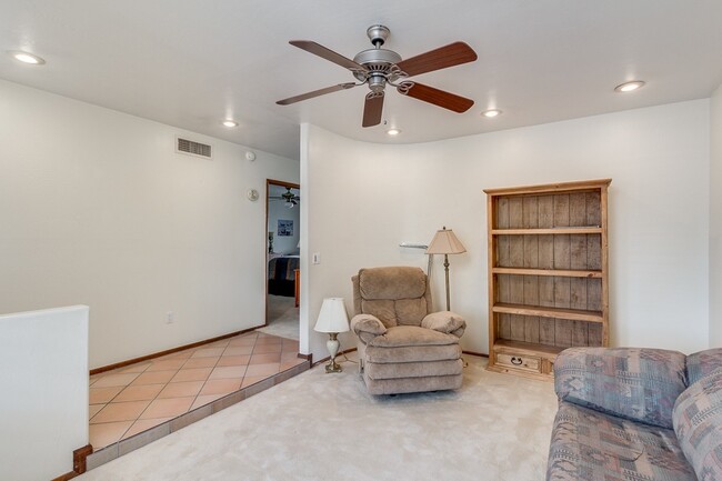 Building Photo - 3 BEDROOM, 2 BATHROOM TEMPE HOME WITH 2 CA...