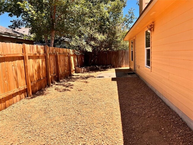 Building Photo - 1083 Zeus Cir