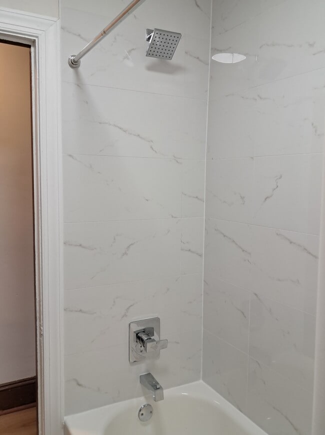 Building Photo - 941 Sargent Ave