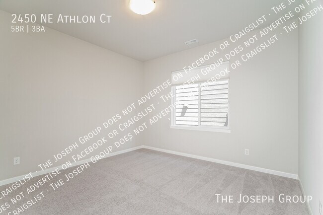 Building Photo - 2450 NE Athlon Ct