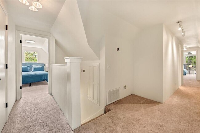 Building Photo - 801 NW C St