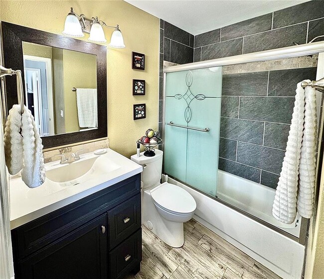 Building Photo - 14884 Laguna Beach Cir