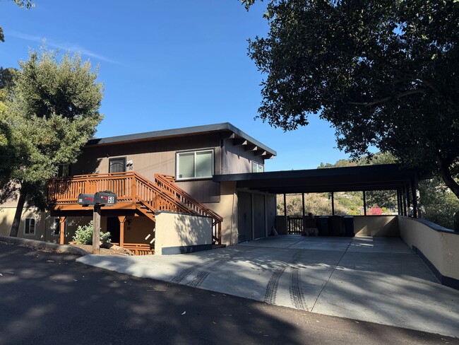 Building Photo - SCENIC AVE DUPLEX