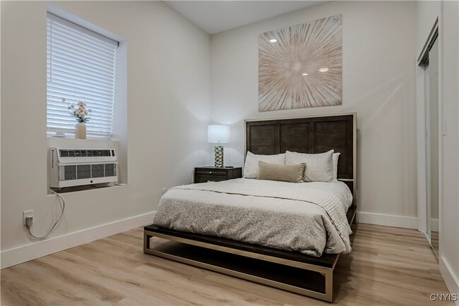 Building Photo - 1104 Main St