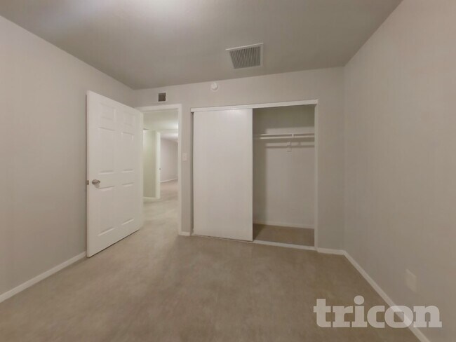 Building Photo - 1349 W Morrow Dr