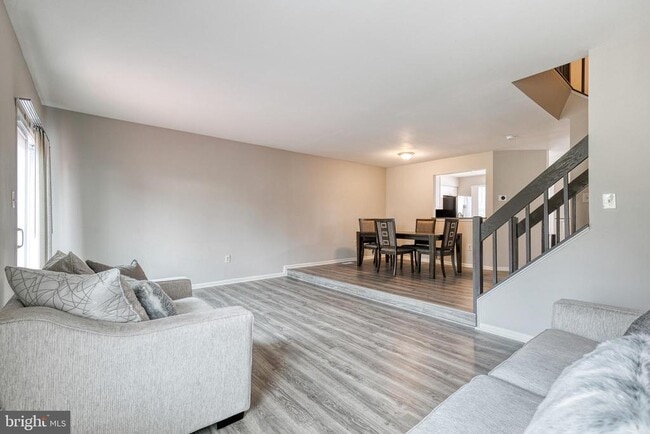 Building Photo - 3 Greenshire Ln