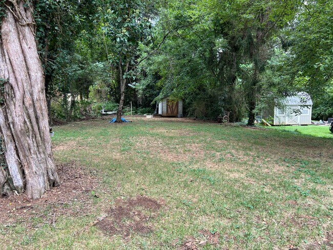 Building Photo - Historic Neighborhood - 3 BR / 1.5 BA