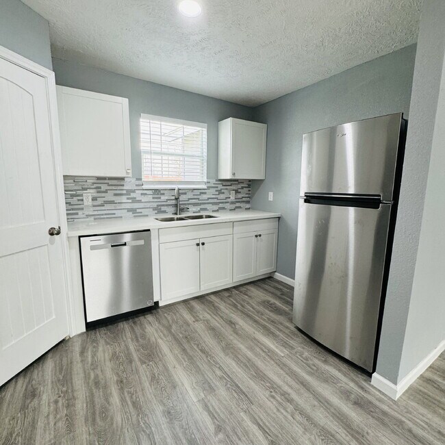 Building Photo - 1 Lutcher Circle A