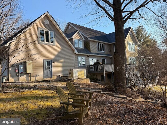 Building Photo - 5738 Griffith Lake Dr