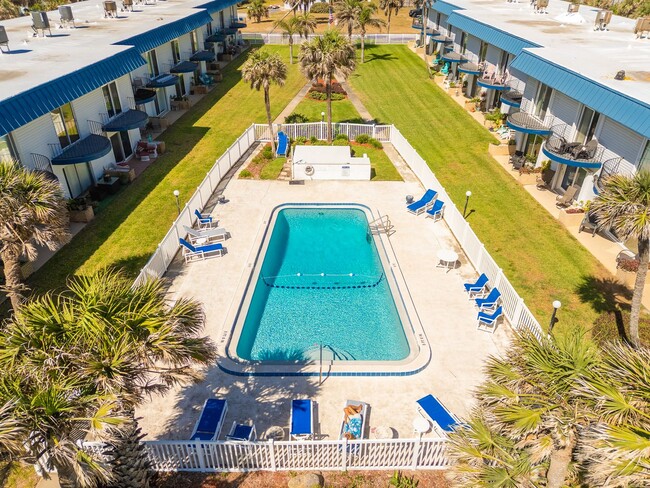Building Photo - Furnished Coastal Living Condo