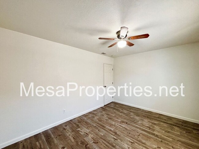 Building Photo - 820 Caliente Dr