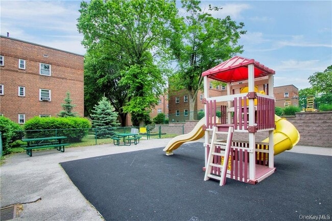 Building Photo - 330 S Broadway