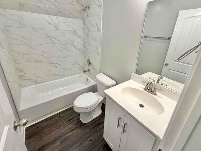 Building Photo - CrimsonwoodDr95