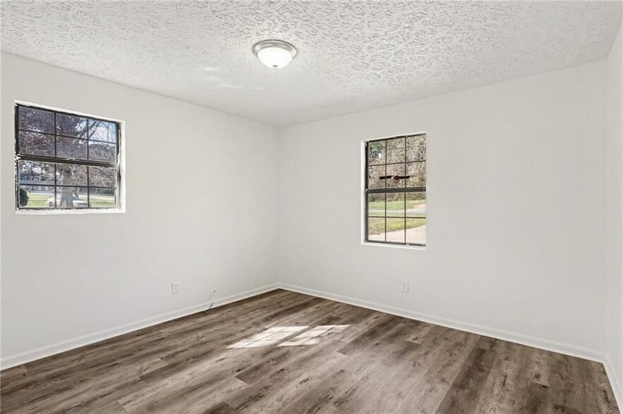 Building Photo - 165 Plum Orchard Rd