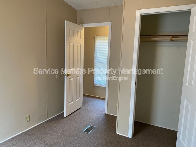 Building Photo - 4021 Thomas St