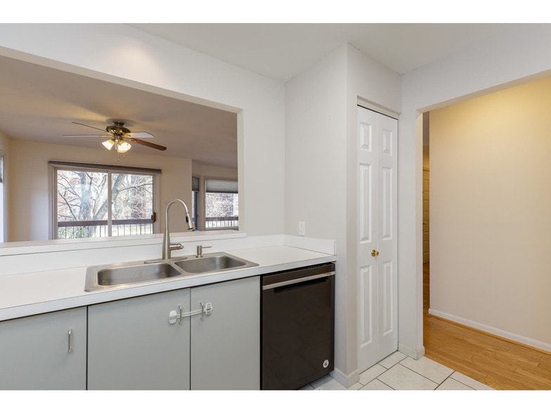 Building Photo - 5600 Waterman Blvd