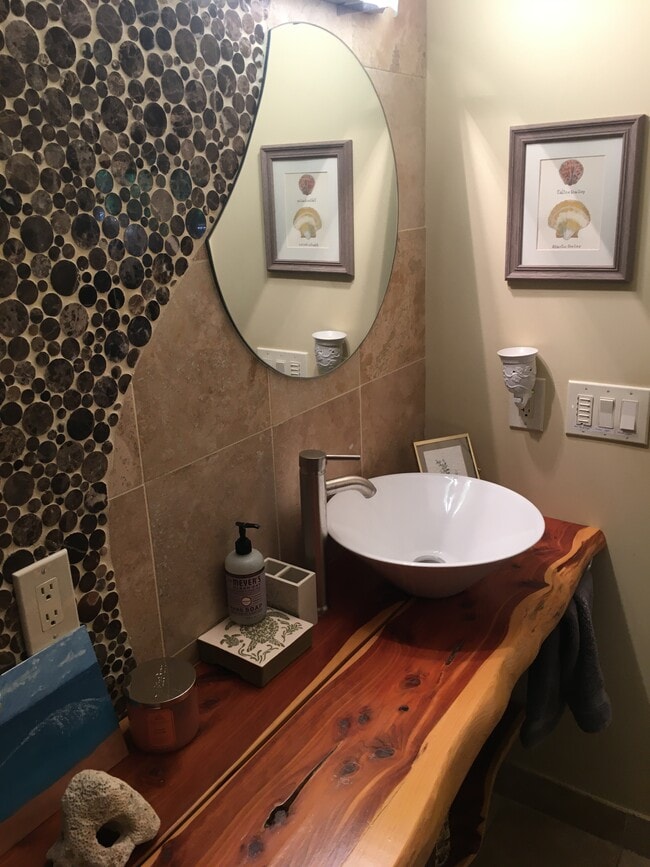 Bathroom #2 - 809 Braselton Hwy