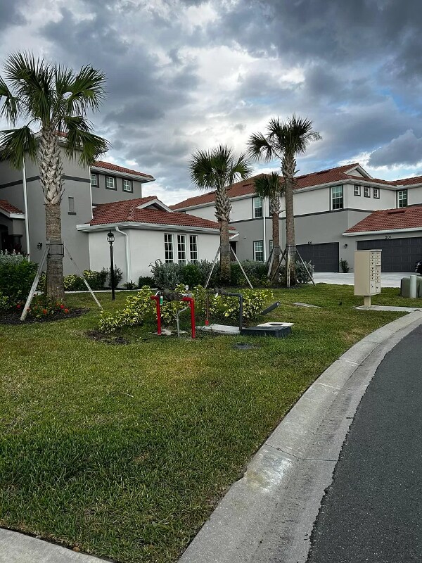 Building Photo - 12021 Santaluz Dr