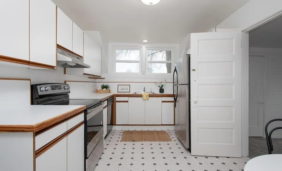 Another View of Kitchen - 2285 SW Briggs Rd