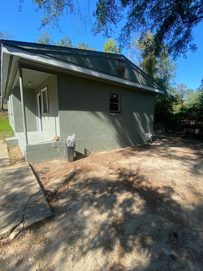 Building Photo - **ON HOLD**Midtown Columbus, GA 3 Bedroom / 1 Bathroom Home for