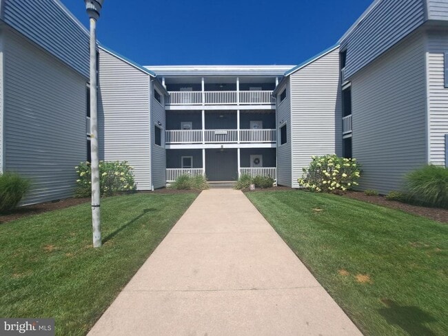 Building Photo - 35930 Beach Ave