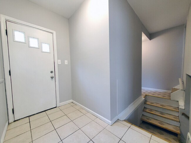 Building Photo - 3 Bed - 2 Full Bath Cape Cod for Rent