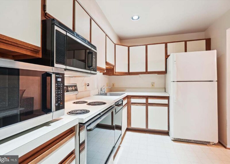 Building Photo - 7911 Badenloch Way