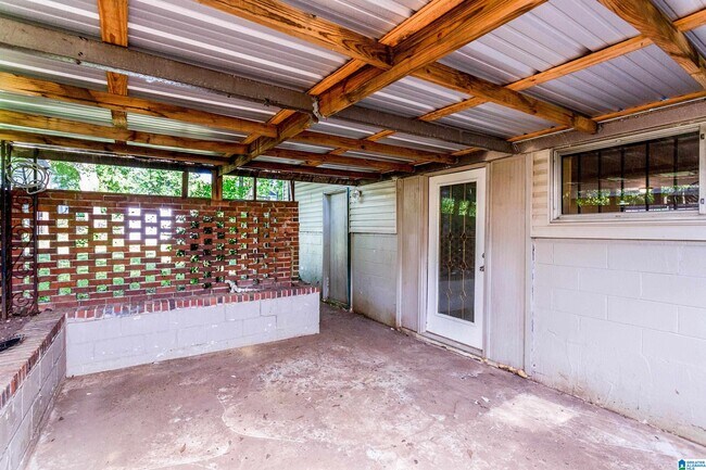 Building Photo - 1112 S Gale Dr