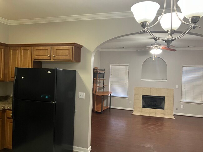 Building Photo - 261 Oxmoor Pl