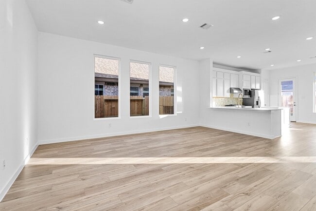 Building Photo - 29323 Meadowcreek Hl Dr