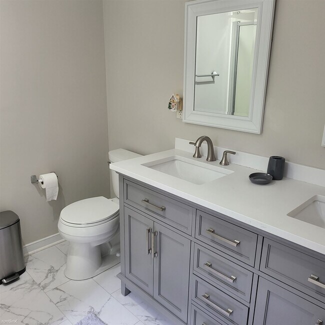 Building Photo - 4 br, 2.5 bath House - 12302 Hillcreek Circle