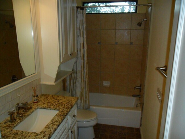 Building Photo - Classic Brookhaven Square Home - Quality T...