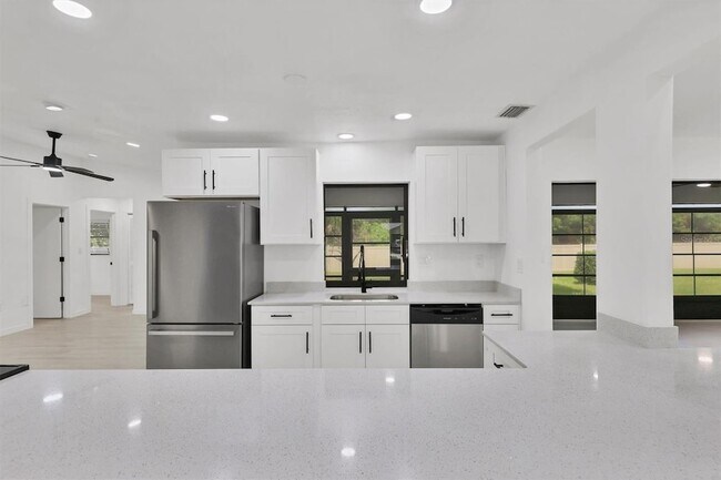 Building Photo - 948 Andrews Ave NW