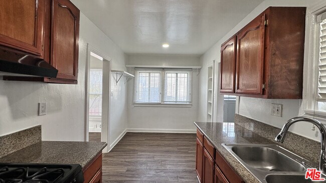 Building Photo - 1709 W 70th St