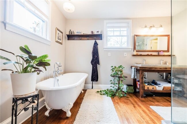 Building Photo - 360 8th St NE