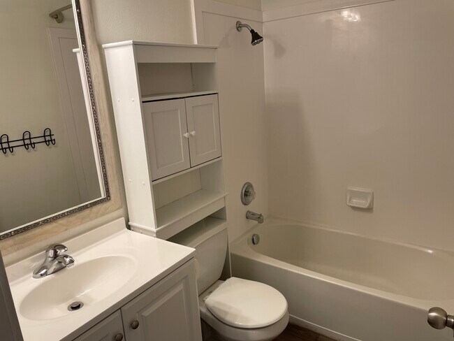 Building Photo - 2406 E 1170 S