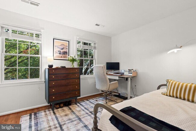 Building Photo - 1944 N Cleveland St