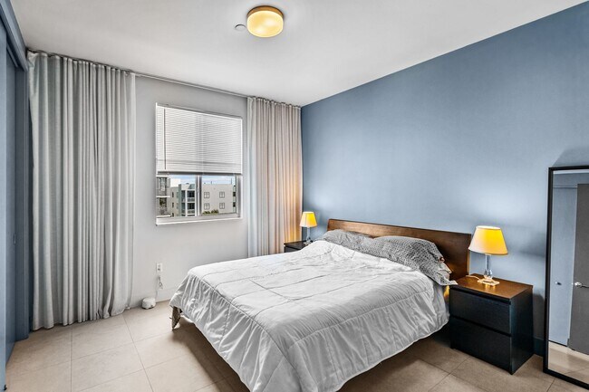 Building Photo - Monthly rental for Season , ( min 4 months)