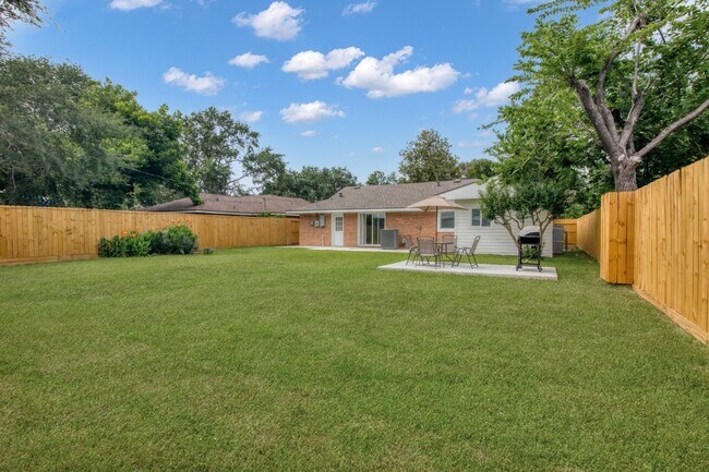 Building Photo - 1703 Ansbury Dr