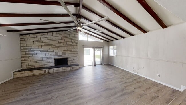 Building Photo - 5BD/2BA, Large Bedrooms!