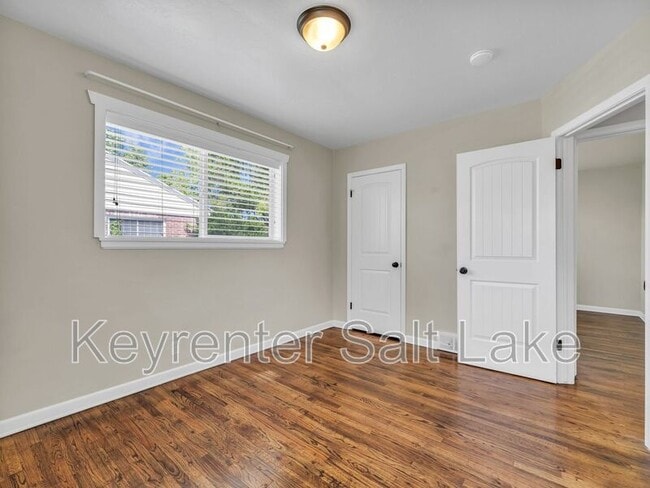 Building Photo - 965 MacFarland Dr