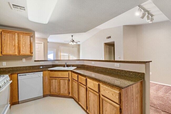 Building Photo - Stylish 2 Bedroom Condo With Community Amenities!