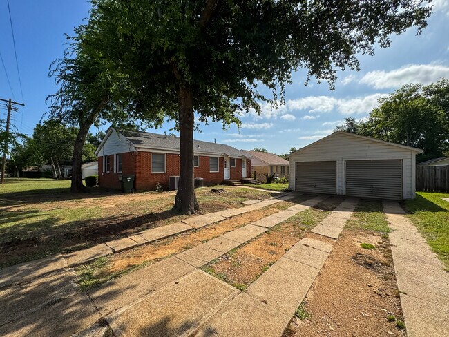 1 side of garage included - 401 E 6th St