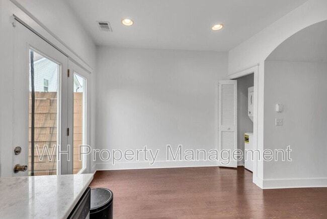 Building Photo - 1525 57th Ave N