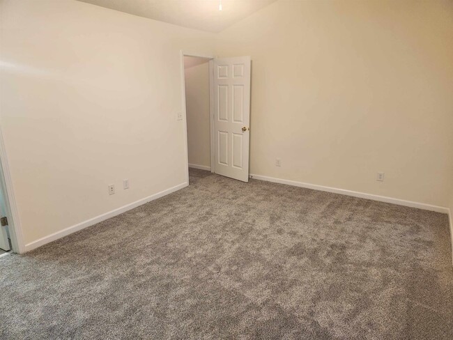 Building Photo - 2547 Walden Lake Dr